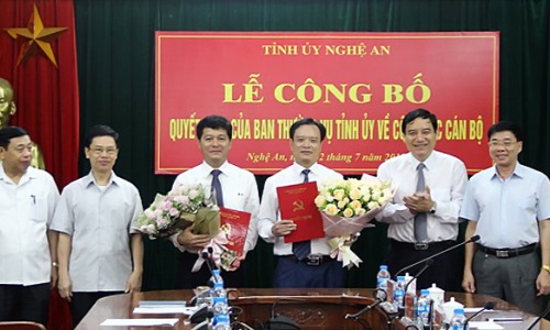 Tỉnh ủy Nghệ An trao quyết định điều động, bổ nhiệm Trưởng Ban Tổ chức Tỉnh ủy và Chánh Văn phòng Tỉnh ủy